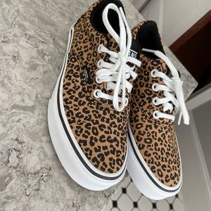 Women’s Vans Size 6.5 cheetah print like new!